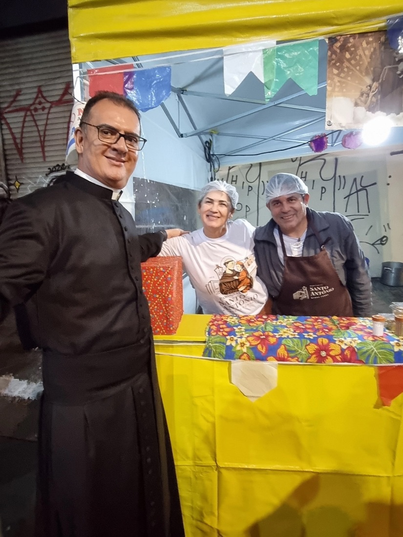 Encontro na quermesse da paróquia
